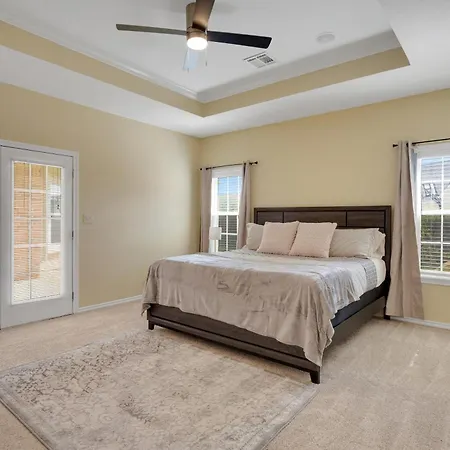 Luxury Home With Gourmet Kitchen - 3 Miles To A&M, Sleeps 14 College Station Exterior photo