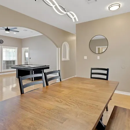Luxury Home With Gourmet Kitchen - 3 Miles To A&M, Sleeps 14 College Station Exterior photo