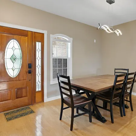 Luxury Home With Gourmet Kitchen - 3 Miles To A&M, Sleeps 14 College Station Exterior photo
