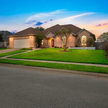 Luxury Home With Gourmet Kitchen - 3 Miles To A&M, Sleeps 14 College Station Exterior photo